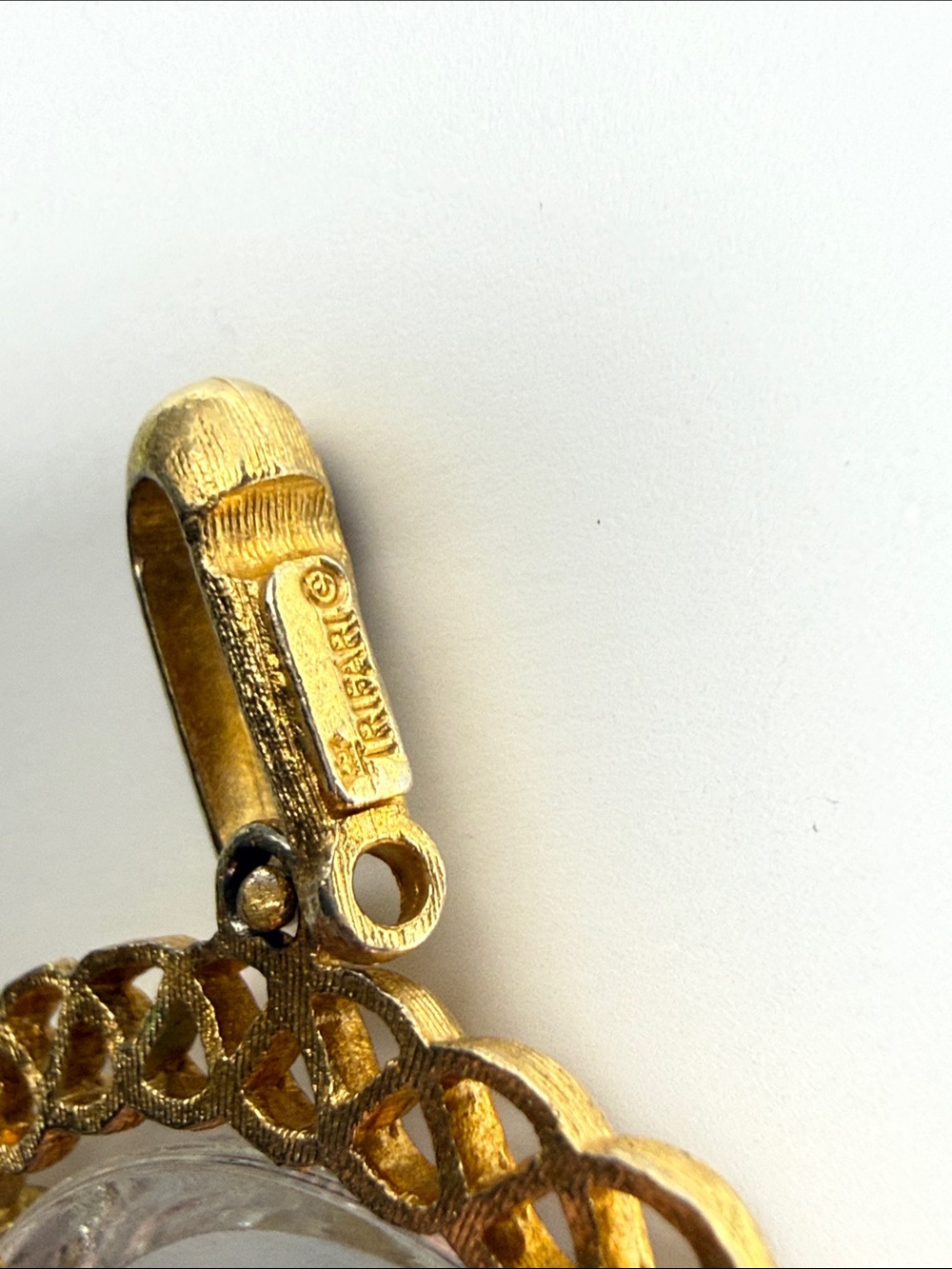 ⭐️ Vintage Crown Trifari Gold-Tone Ram Intaglio Pendant Necklace charm stunning - Picture 9 of 11